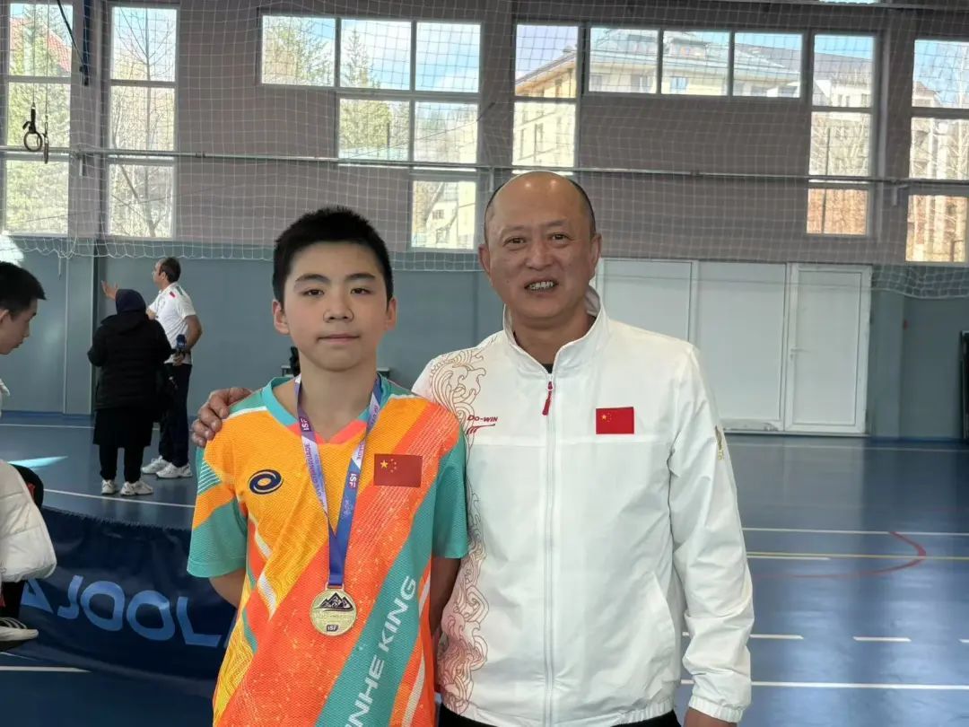 哈三中教师指导中国女子乒乓球队夺得U15世界中学生夏季运动明博体育下载会团体冠军(图2)